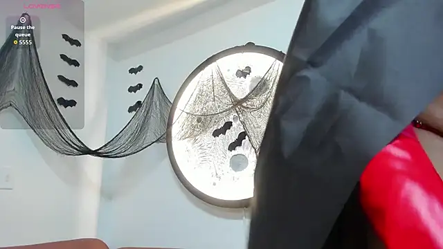 Snapshot of Isabella-Rosssi chatting on 10-31-25, 04:46 Isabella-Rosssi online show from 10-31-25, 04:46