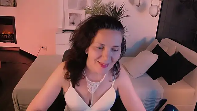 Irene Marlow online show from 10-17-25, 05:43