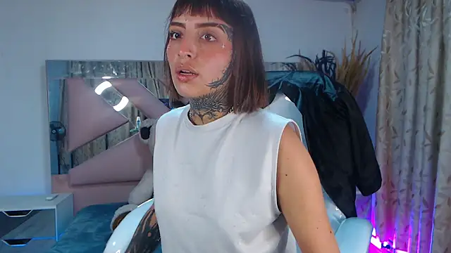 Gyal 8  online show from 10-10-25, 03:16