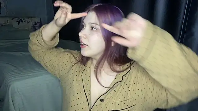 Elvira8cute online show from 10-22-25, 08:41