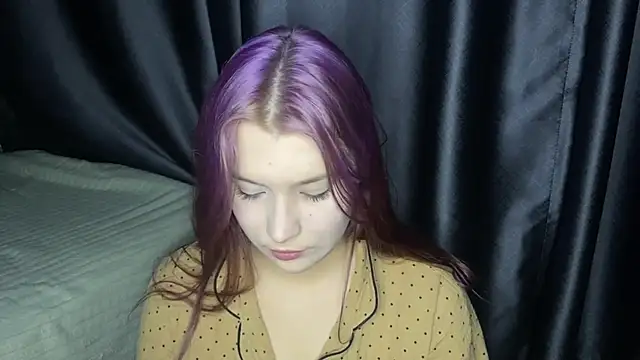 Elvira8cute online show from 10-23-25, 04:06