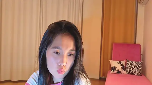 Snapshot of Reina__chan chatting on 09-21-25, 06:20 Reina chan online show from 09-21-25, 06:20