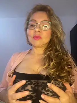 Snapshot of Nahomy_th chatting on 10-07-25, 02:25 Nahomy th online show from 10-07-25, 02:25