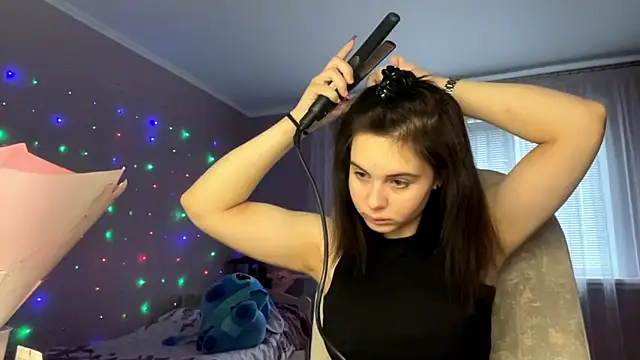 MollyPartey online show from 10-18-25, 05:21