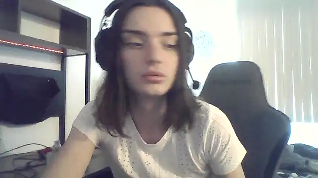 Snapshot of Luna_Samosienko chatting on 10-01-25, 12:44 Luna Samosienko online show from 10-01-25, 12:44