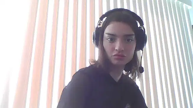 Snapshot of Luna_Samosienko chatting on 10-05-25, 02:48 Luna Samosienko online show from 10-05-25, 02:48