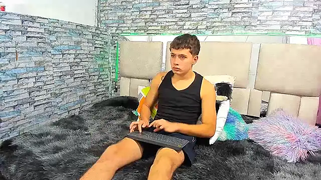 Julian wolf18 online show from 09-27-25, 01:49