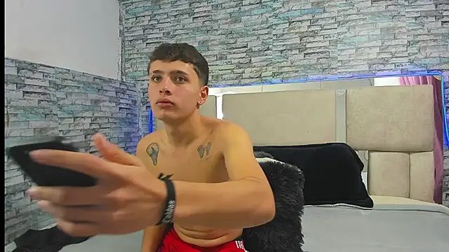 Julian wolf18 online show from 11-06-25, 05:14