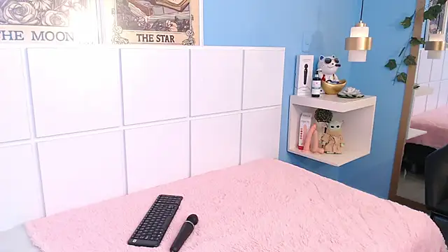 Snapshot of PenelopeBond chatting on 10-30-25, 01:56 PenelopeBond online show from 10-30-25, 01:56