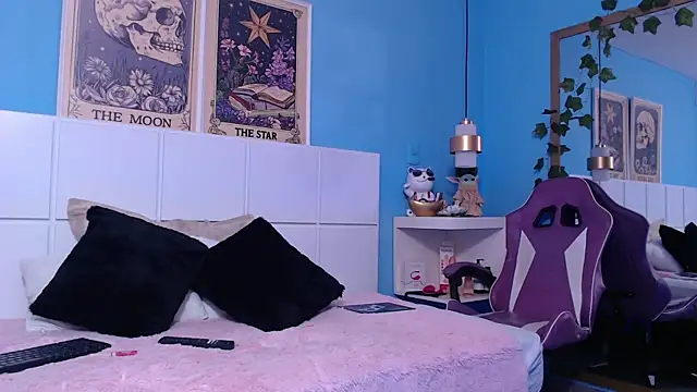 Snapshot of PenelopeBond chatting on 12-03-25, 08:34 PenelopeBond online show from 12-03-25, 08:34