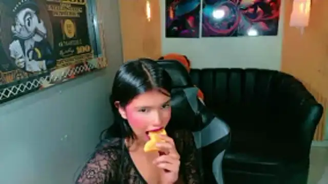 Snapshot of DulceMystery chatting on 10-28-25, 02:20 DulceMystery online show from 10-28-25, 02:20