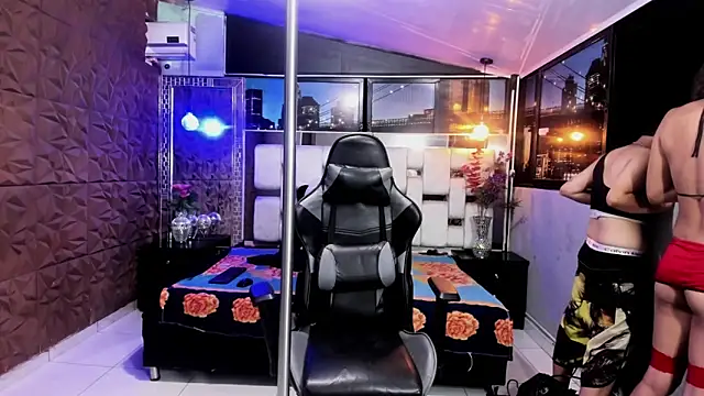 Snapshot of Twindesires chatting on 10-12-25, 05:06 Twindesires online show from 10-12-25, 05:06