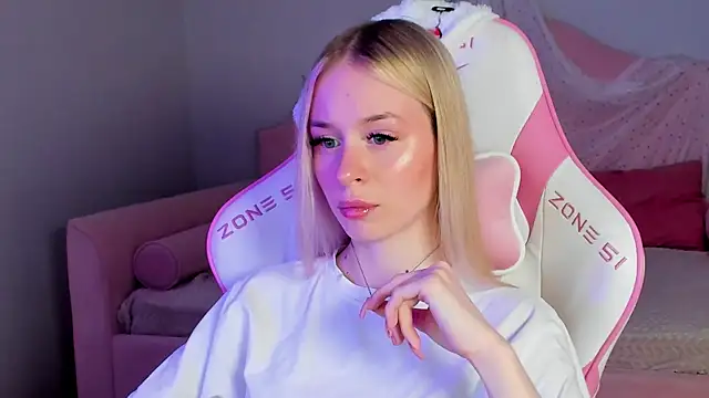 MiaGraces online show from 11-17-25, 05:19