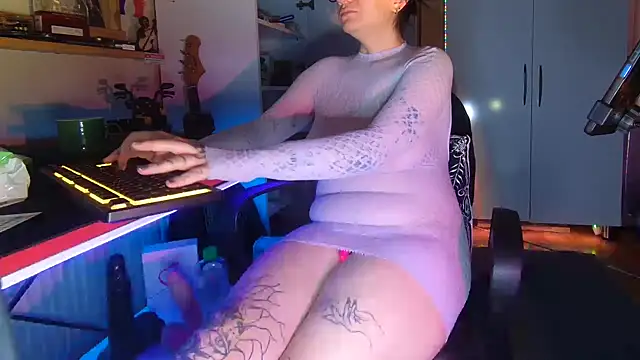 Snapshot of creameerryy21 chatting on 11-24-25, 10:31 creameerryy21 online show from 11-24-25, 10:31