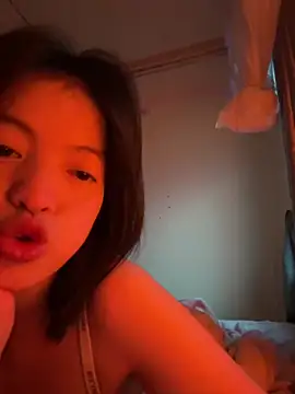 Snapshot of Tramy_xx chatting on 04-02-26, 10:57 Tramy xx online show from 04-02-26, 10:57