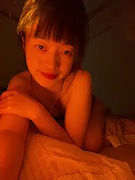 Snapshot of Tramy_xx chatting on 05-30-26, 02:47 Tramy xx online show from 05-30-26, 02:47