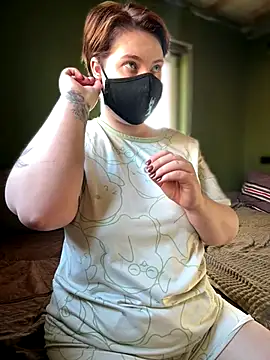 Snapshot of Bri8Sky_ chatting on 10-21-25, 08:26 Bri8Sky online show from 10-21-25, 08:26