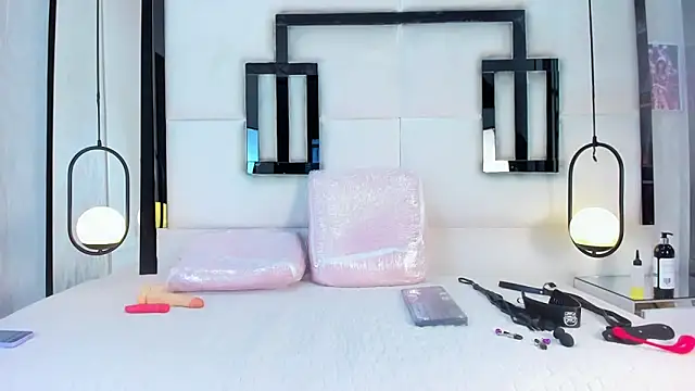 SerenaWild1 online show from 10-31-25, 04:24