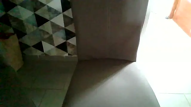 Snapshot of Coquinette62 chatting on 10-21-25, 09:43 Coquinette62 online show from 10-21-25, 09:43
