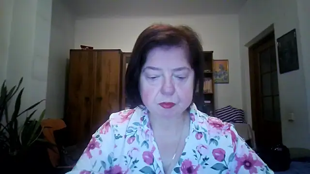 Snapshot of Violet_Pulse chatting on 12-04-25, 11:19 Violet Pulse online show from 12-04-25, 11:19