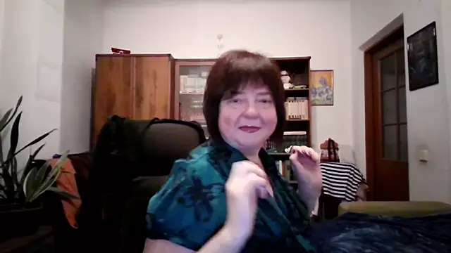 Snapshot of Violet_Pulse chatting on 12-16-25, 03:06 Violet Pulse online show from 12-16-25, 03:06