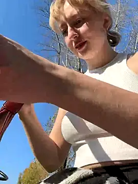 Snapshot of RonnieKiss chatting on 09-26-25, 03:43 RonnieKiss online show from 09-26-25, 03:43