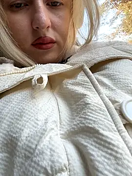 Snapshot of RonnieKiss chatting on 10-08-25, 02:42 RonnieKiss online show from 10-08-25, 02:42