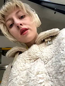 Snapshot of RonnieKiss chatting on 10-23-25, 02:55 RonnieKiss online show from 10-23-25, 02:55