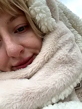 Snapshot of RonnieKiss chatting on 10-28-25, 06:28 RonnieKiss online show from 10-28-25, 06:28