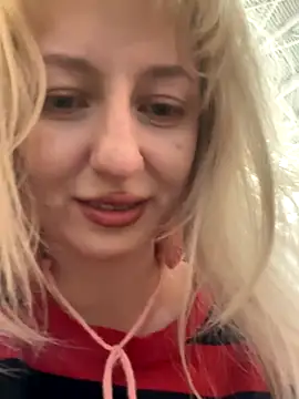 Snapshot of RonnieKiss chatting on 10-30-25, 05:42 RonnieKiss online show from 10-30-25, 05:42