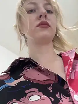 Snapshot of RonnieKiss chatting on 11-13-25, 03:27 RonnieKiss online show from 11-13-25, 03:27