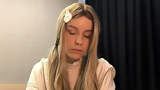 Snapshot of LesterHasting chatting on 10-10-25, 07:24 LesterHasting online show from 10-10-25, 07:24