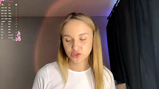 Snapshot of TanekaBoitel chatting on 09-23-25, 11:24 TanekaBoitel online show from 09-23-25, 11:24