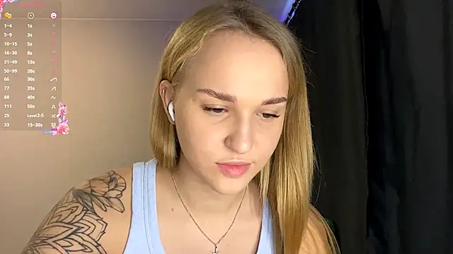 Snapshot of TanekaBoitel chatting on 10-04-25, 10:13 TanekaBoitel online show from 10-04-25, 10:13