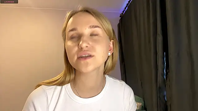 Snapshot of TanekaBoitel chatting on 10-08-25, 10:02 TanekaBoitel online show from 10-08-25, 10:02