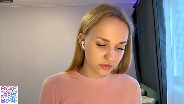 Snapshot of TanekaBoitel chatting on 10-31-25, 11:11 TanekaBoitel online show from 10-31-25, 11:11