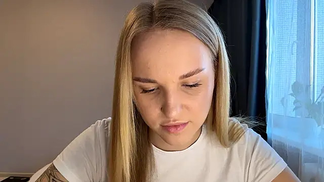 Snapshot of TanekaBoitel chatting on 11-18-25, 11:36 TanekaBoitel online show from 11-18-25, 11:36