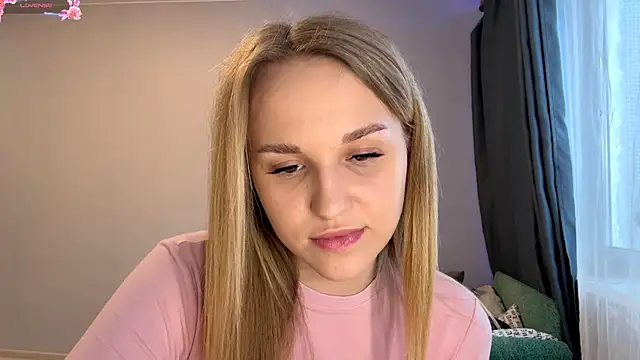 Snapshot of TanekaBoitel chatting on 11-27-25, 12:18 TanekaBoitel online show from 11-27-25, 12:18