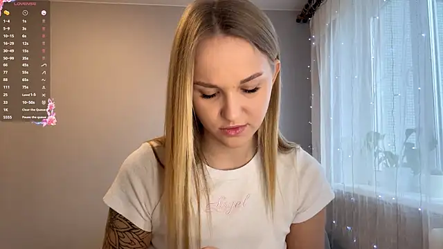 Snapshot of TanekaBoitel chatting on 12-02-25, 11:26 TanekaBoitel online show from 12-02-25, 11:26