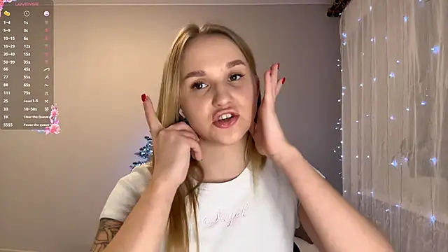 Snapshot of TanekaBoitel chatting on 12-15-25, 03:16 TanekaBoitel online show from 12-15-25, 03:16