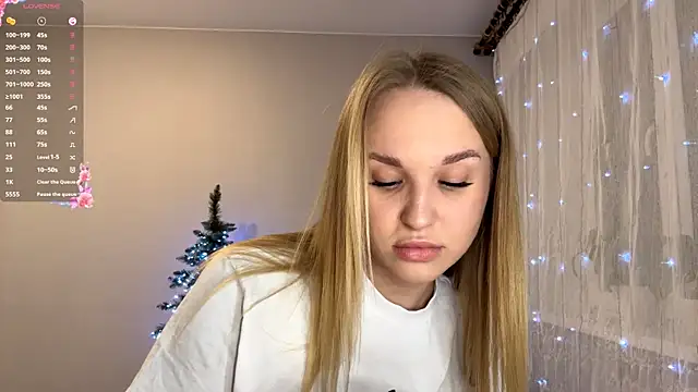 Snapshot of TanekaBoitel chatting on 12-17-25, 04:57 TanekaBoitel online show from 12-17-25, 04:57