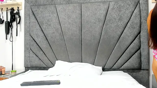 Snapshot of SeleneAndDorian chatting on 11-18-25, 07:51 SeleneAndDorian online show from 11-18-25, 07:51