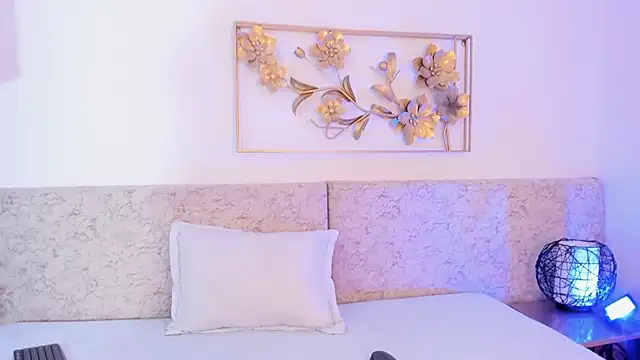 Snapshot of _Malak chatting on 09-24-25, 06:44 Malak online show from 09-24-25, 06:44