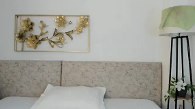 Snapshot of _Malak chatting on 10-22-25, 06:40 Malak online show from 10-22-25, 06:40