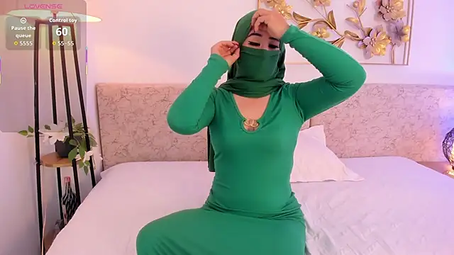 Snapshot of _Malak chatting on 11-15-25, 06:37 Malak online show from 11-15-25, 06:37