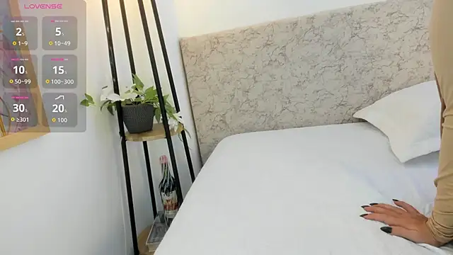 Snapshot of _Malak chatting on 12-04-25, 06:38 Malak online show from 12-04-25, 06:38