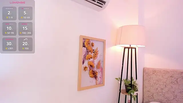 Snapshot of _Malak chatting on 12-05-25, 06:37 Malak online show from 12-05-25, 06:37