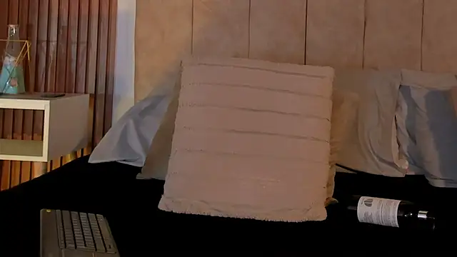 Lauraa saenz11 online show from 10-08-25, 11:30