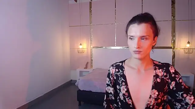 Snapshot of IsabelFernandez chatting on 10-05-25, 04:00 IsabelFernandez online show from 10-05-25, 04:00