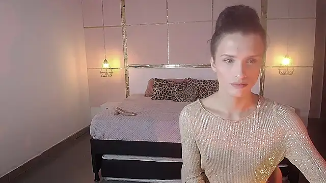 Snapshot of IsabelFernandez chatting on 10-21-25, 03:40 IsabelFernandez online show from 10-21-25, 03:40